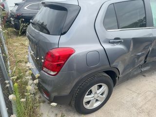 2020 Chevrolet Trax AWD LT - Exterior Rear Right Corner Image